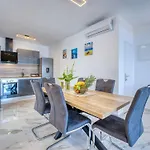 Apartment Emily By Interhome Opatija