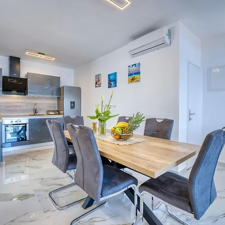 Apartment Emily By Interhome Opatija