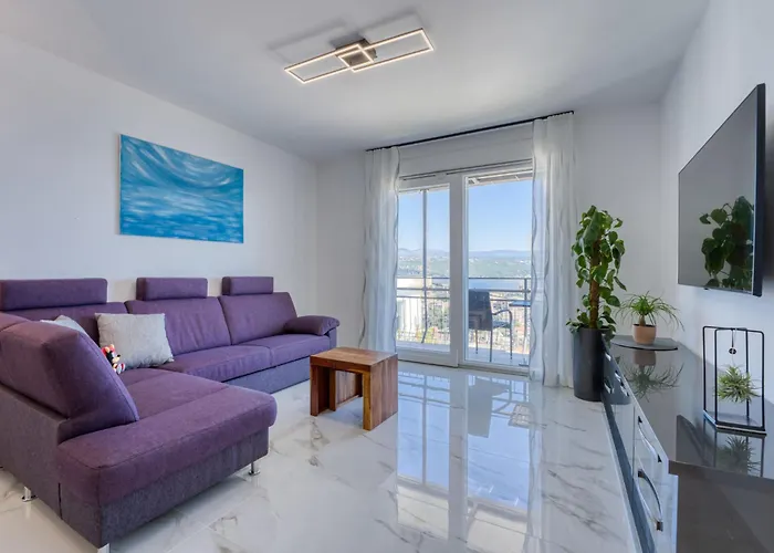 Emily By Interhome * オパティヤ